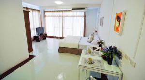 the meet green apartment