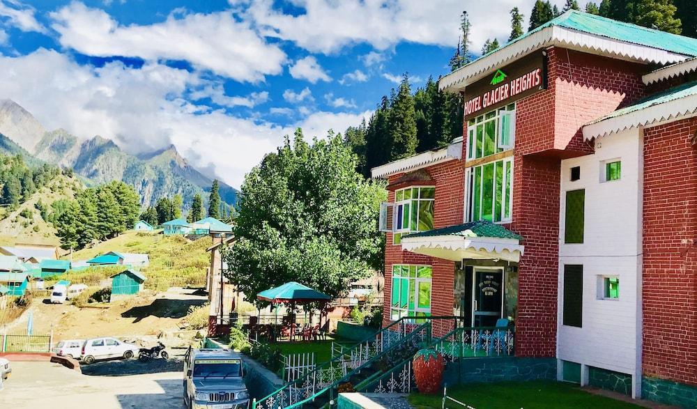 hotel glacier heights