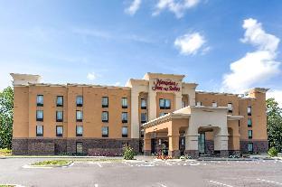hampton inn and suites manchester