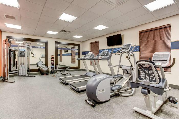 hampton inn and suites manchester