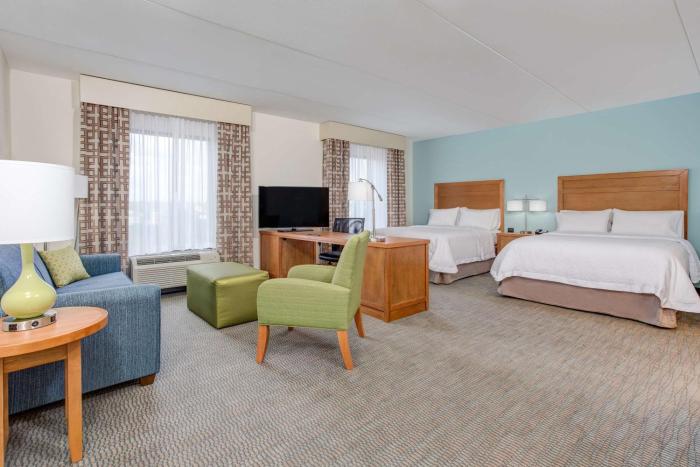 hampton inn and suites manchester