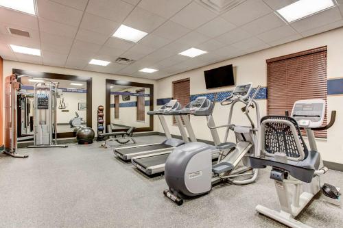 hampton inn and suites manchester