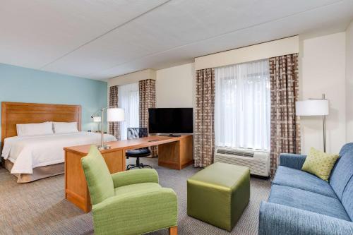 hampton inn and suites manchester