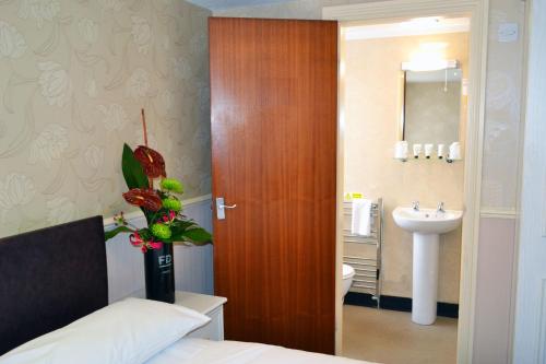 lyndene hotel
