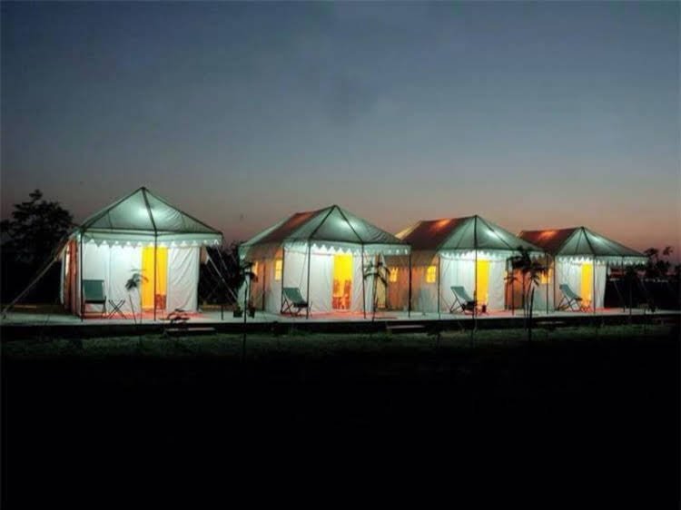 Royal Safari Camp- Bajana,,4 star