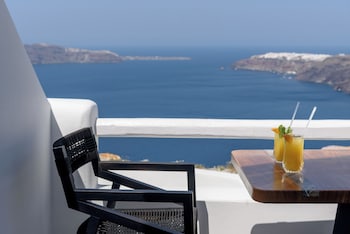 cavo tagoo santorini