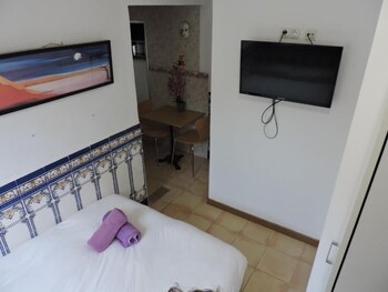 hostal el cascabel hostel