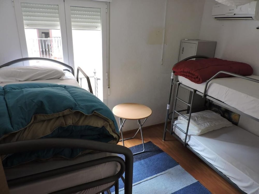 hostal el cascabel hostel