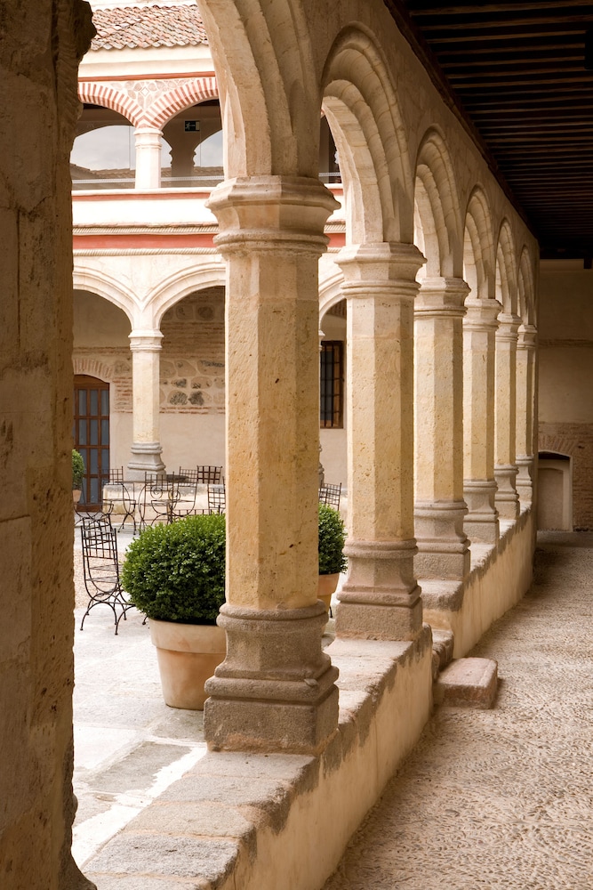 hotel san antonio el real