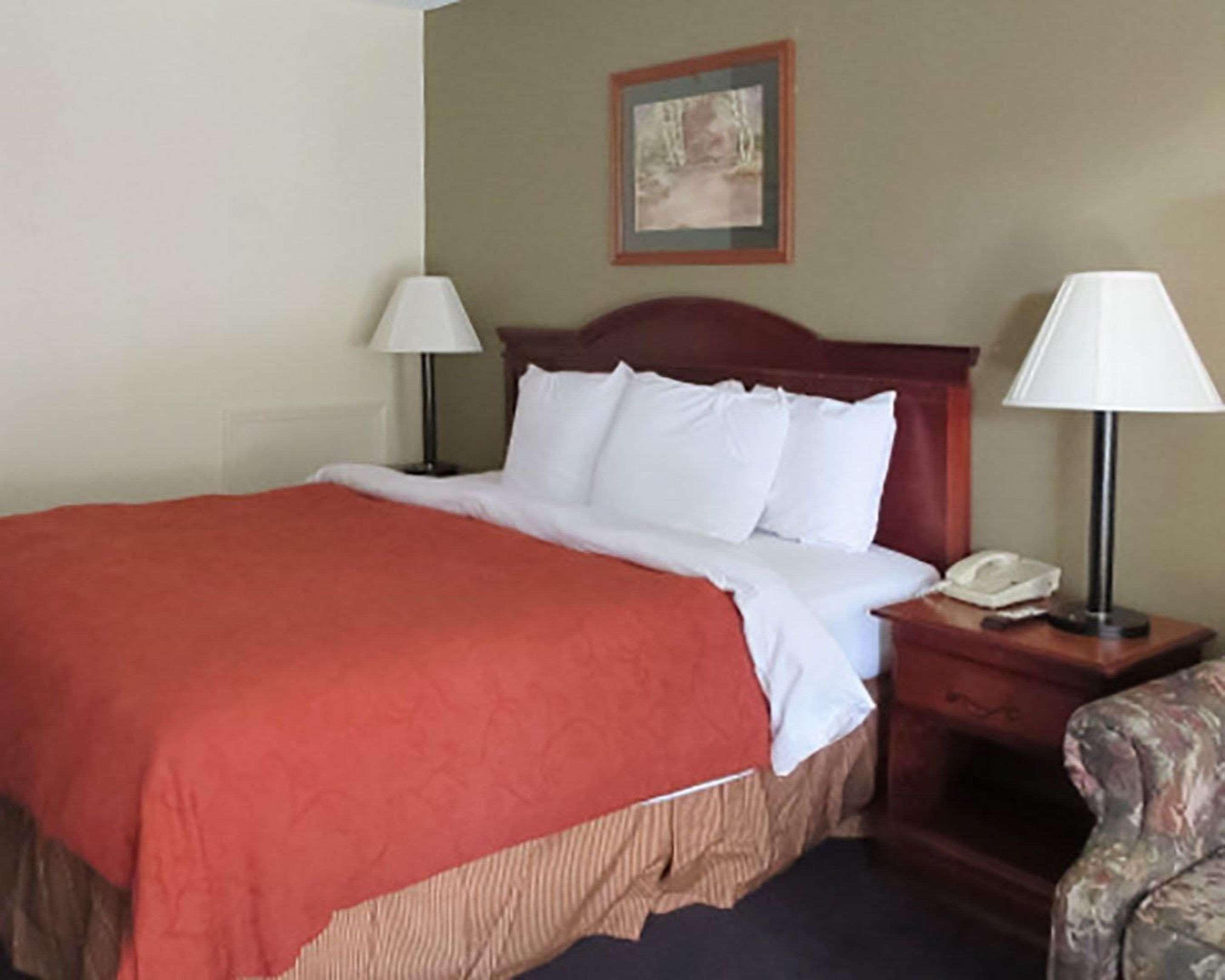 Rodeway Inn Walterboro I-95,Walterboro - St. George>>Walterboro,2 star