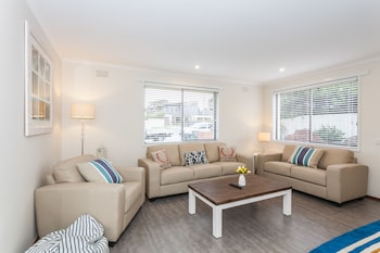 beachfront cottages torquay