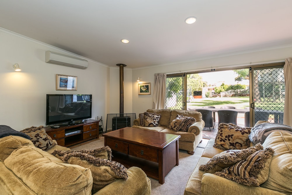 beachfront cottages torquay
