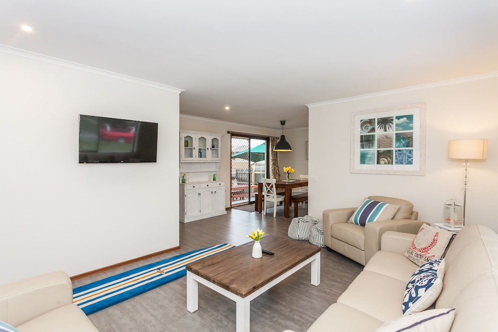 beachfront cottages torquay