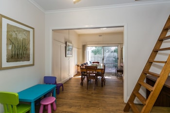 beachfront cottages torquay