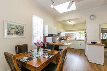 beachfront cottages torquay
