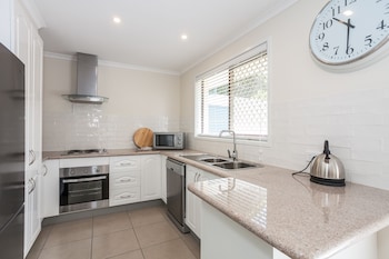 beachfront cottages torquay