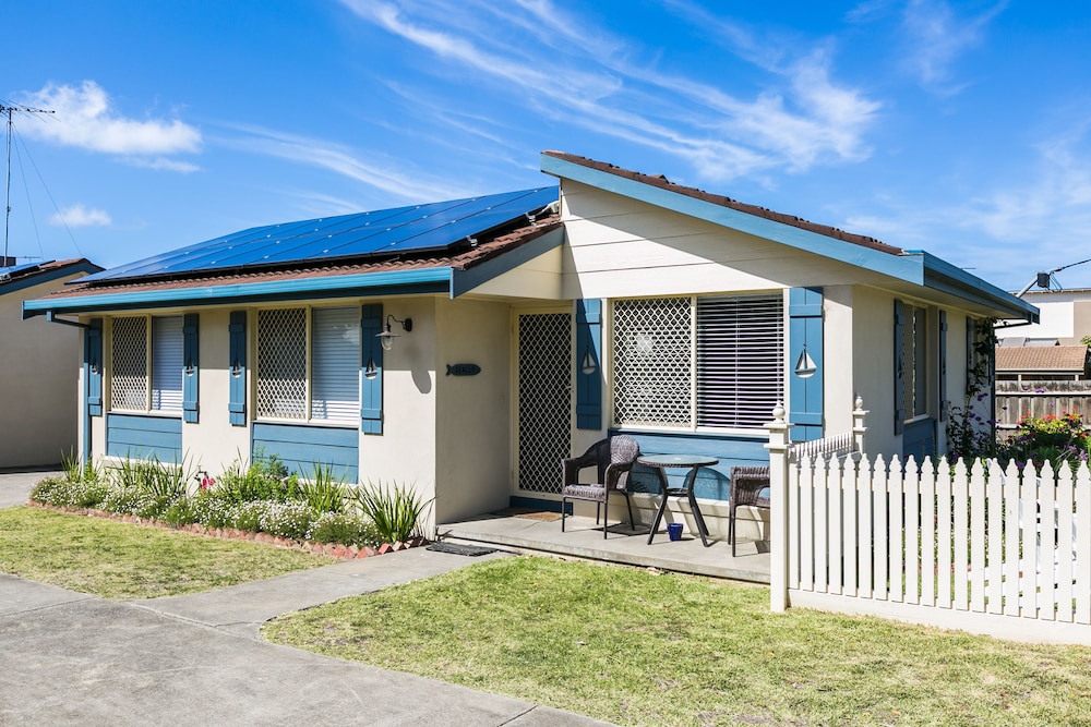 beachfront cottages torquay