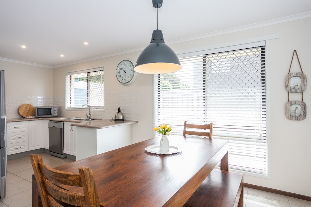 beachfront cottages torquay