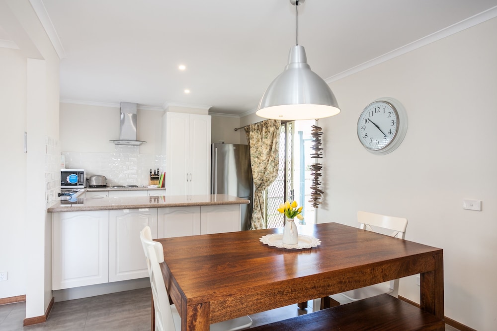 beachfront cottages torquay
