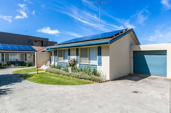 beachfront cottages torquay
