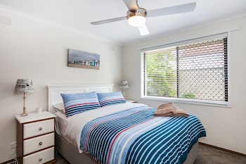 beachfront cottages torquay