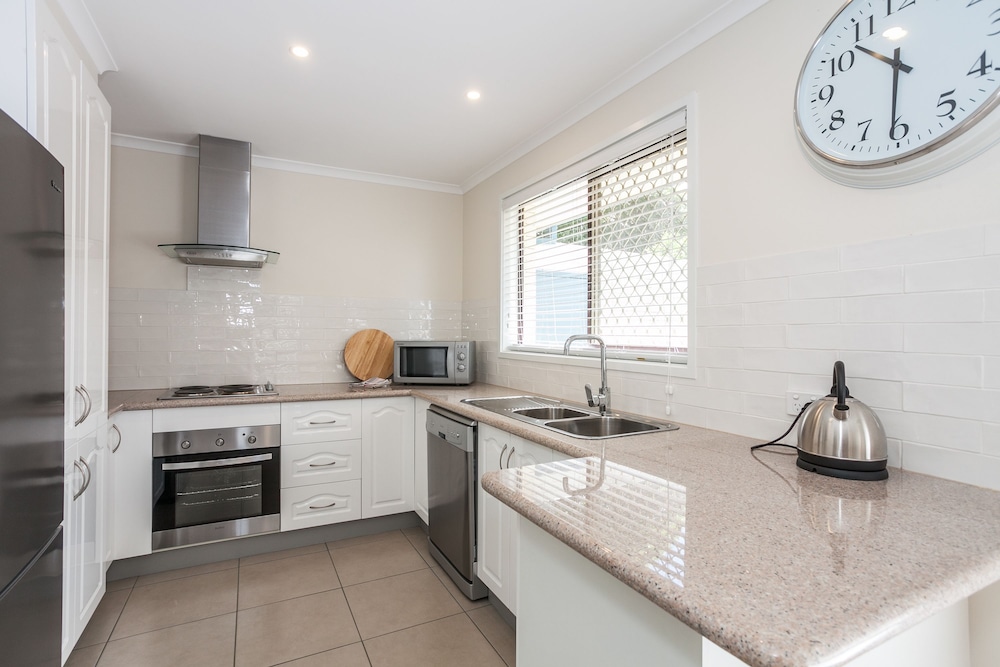 beachfront cottages torquay