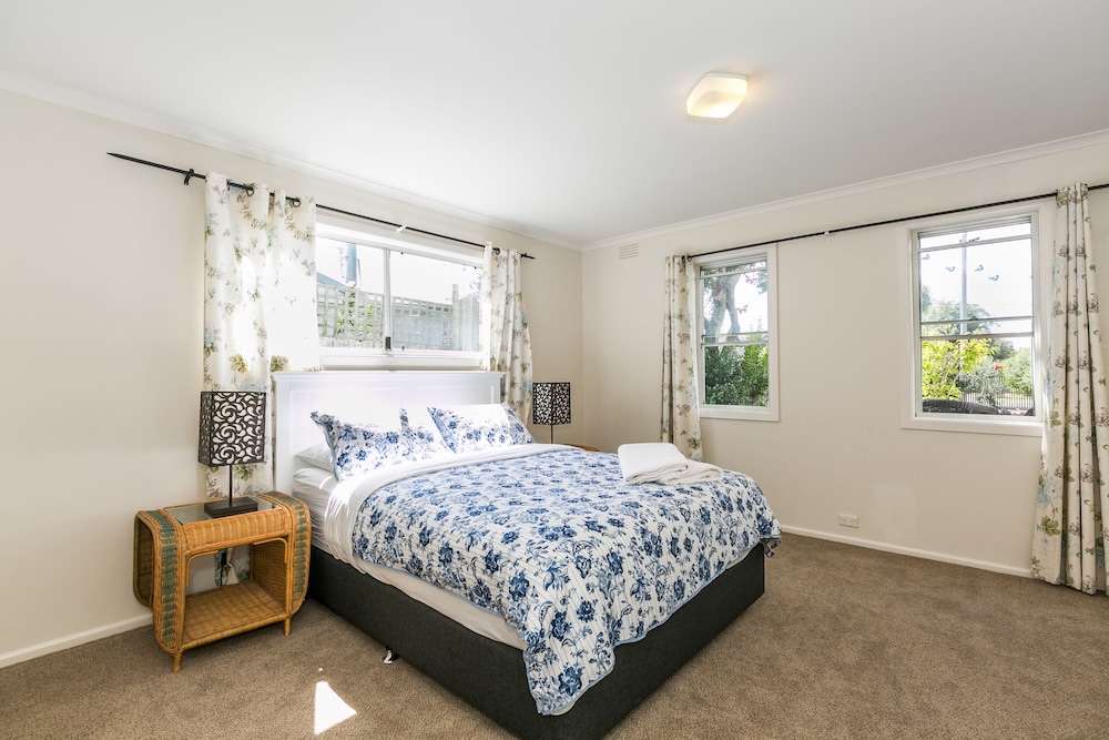 beachfront cottages torquay