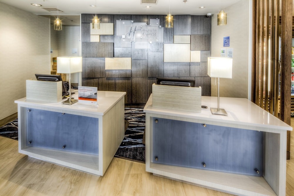 holiday inn express and suites cleveland west west