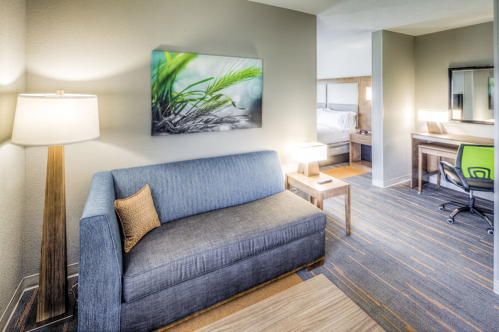 holiday inn express and suites cleveland west west