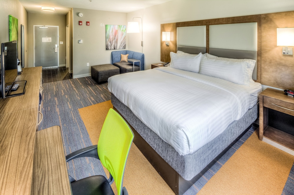 holiday inn express and suites cleveland west west