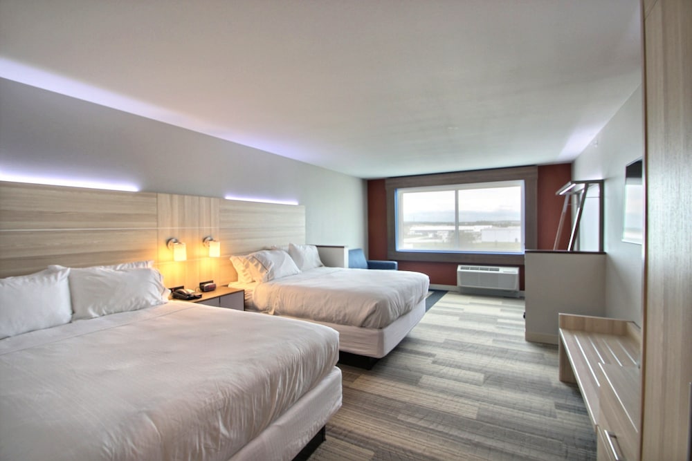 holiday inn express and suites fond du lac by ihg