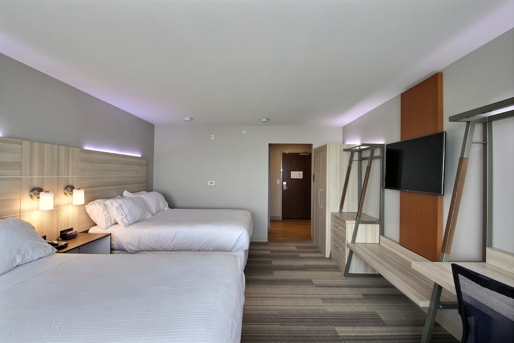 holiday inn express and suites fond du lac by ihg