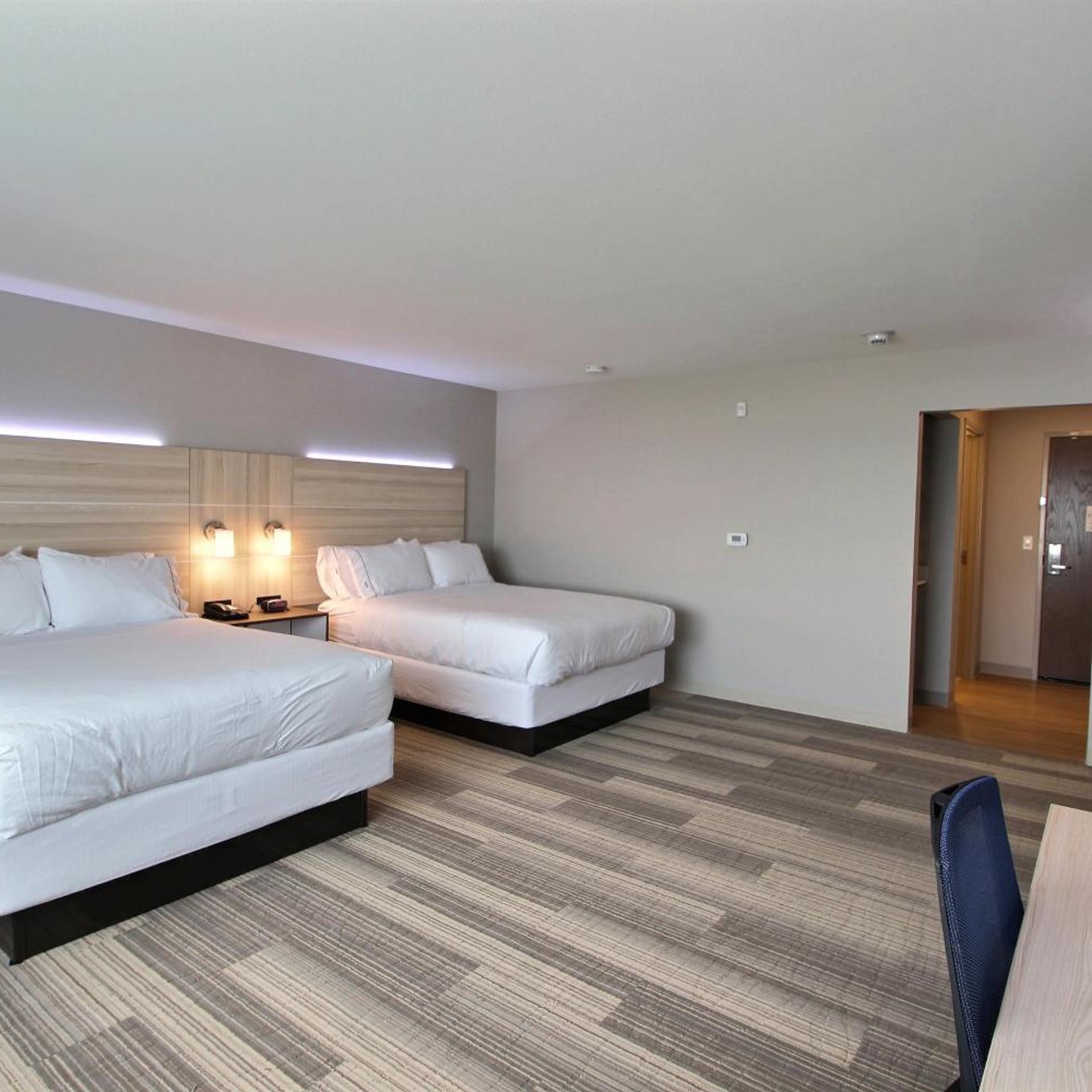 holiday inn express and suites fond du lac by ihg
