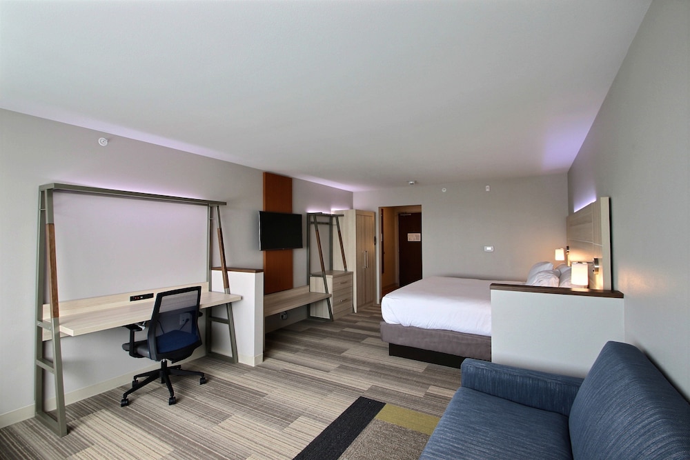 holiday inn express and suites fond du lac by ihg