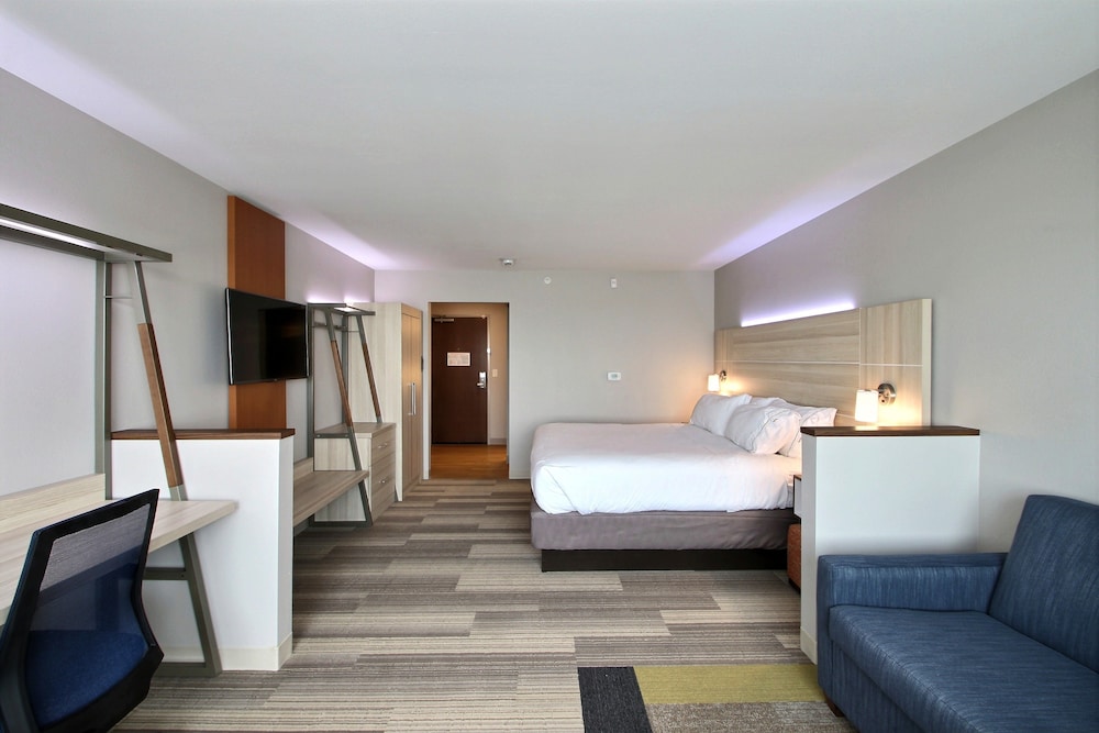holiday inn express and suites fond du lac by ihg