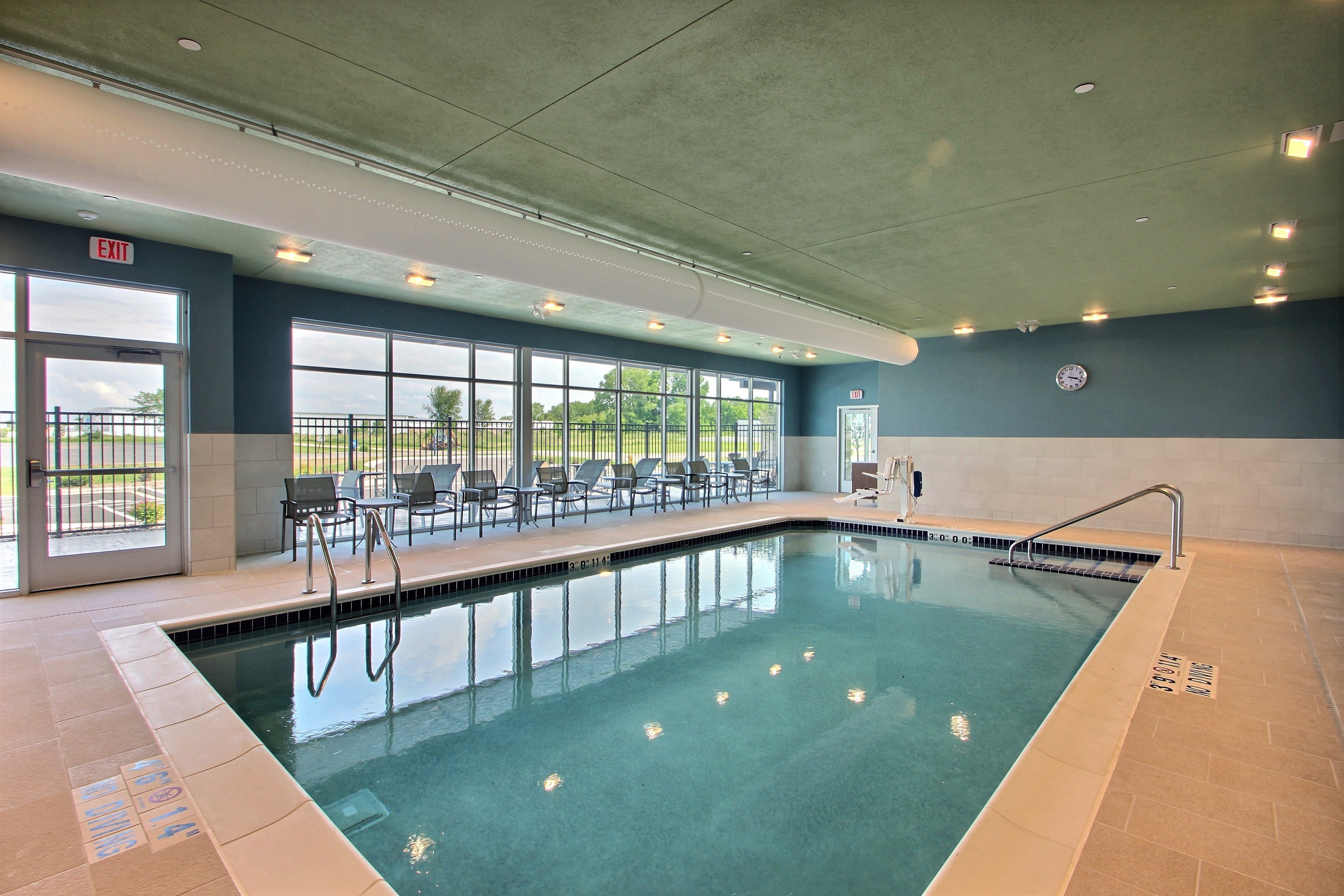 holiday inn express and suites fond du lac by ihg