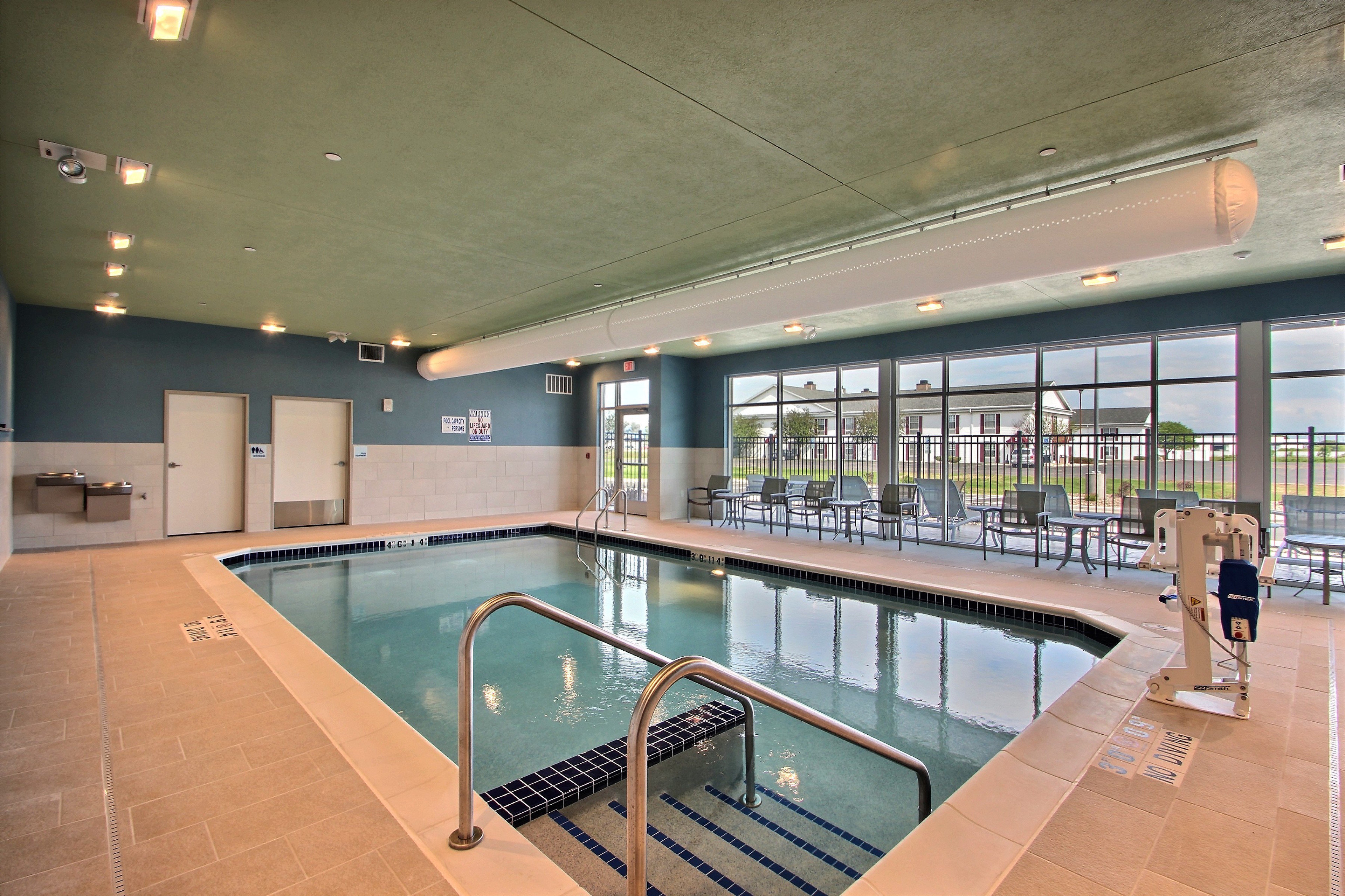 holiday inn express and suites fond du lac by ihg