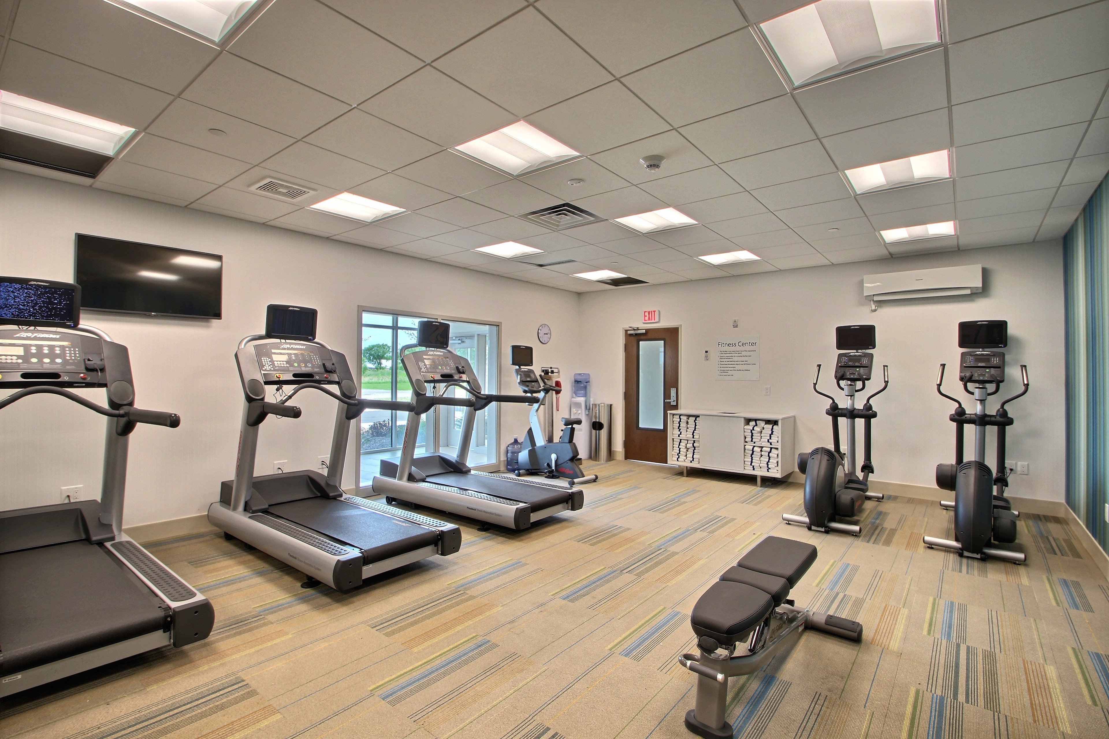 holiday inn express and suites fond du lac by ihg