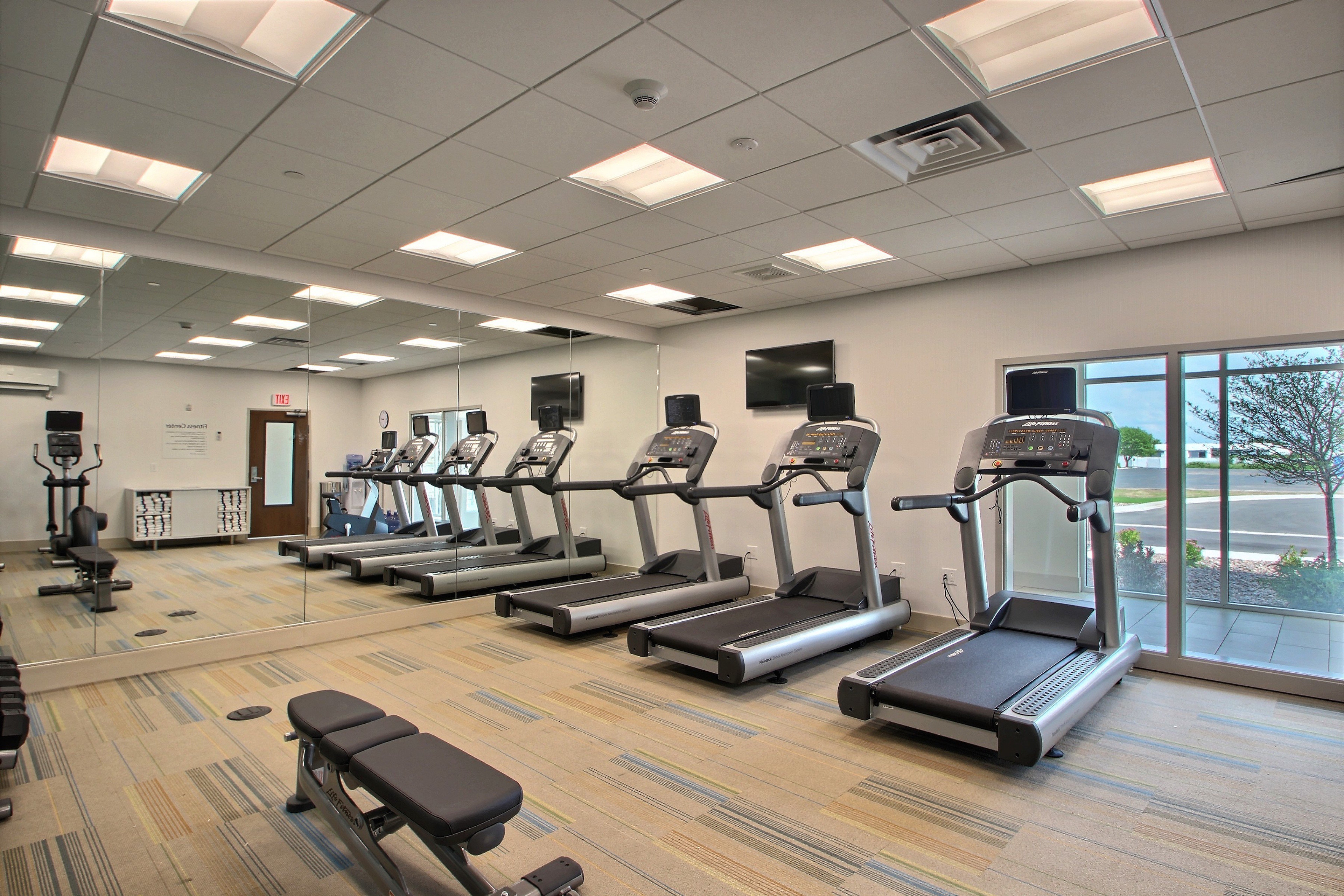 holiday inn express and suites fond du lac by ihg