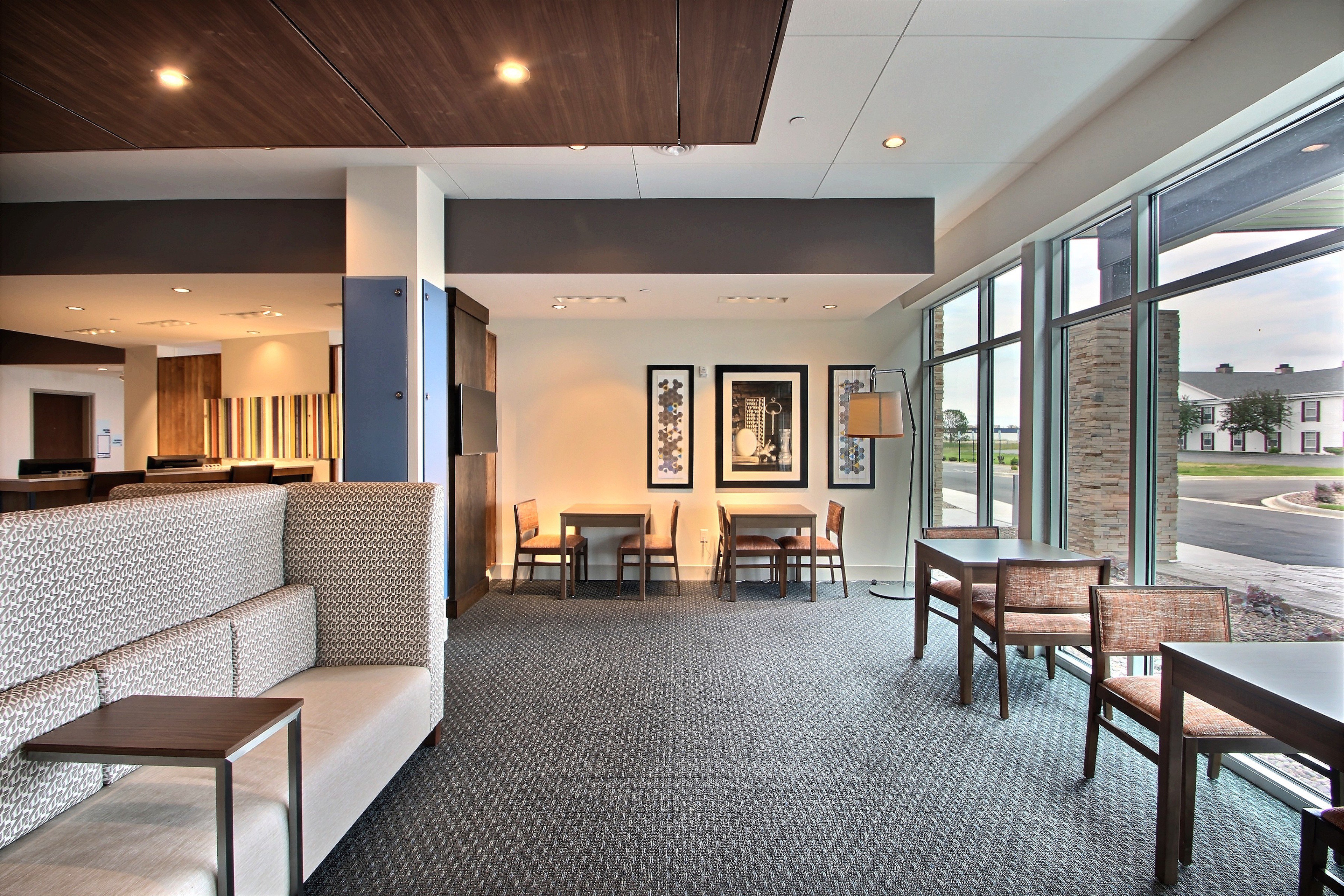 holiday inn express and suites fond du lac by ihg