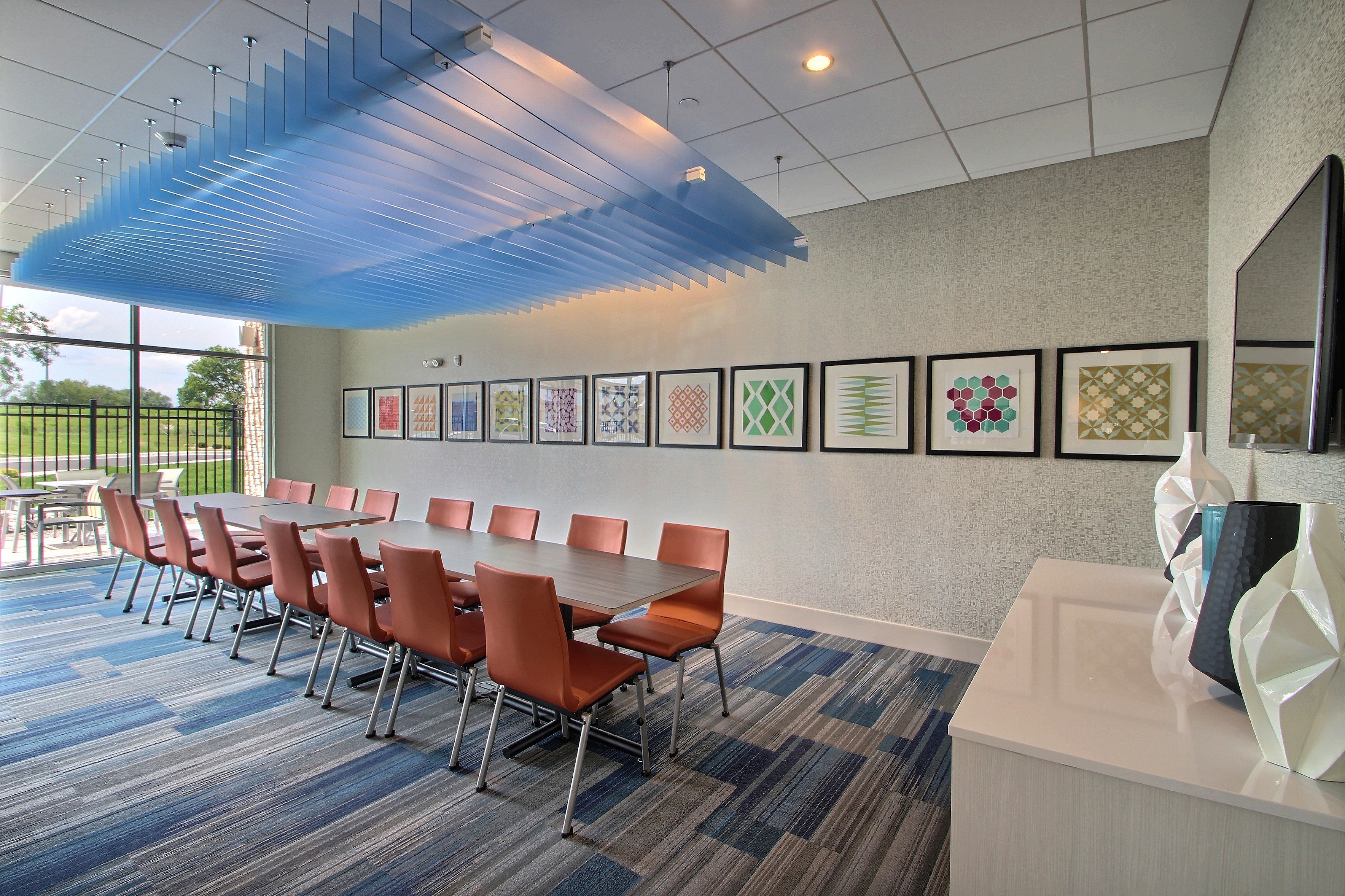 holiday inn express and suites fond du lac by ihg