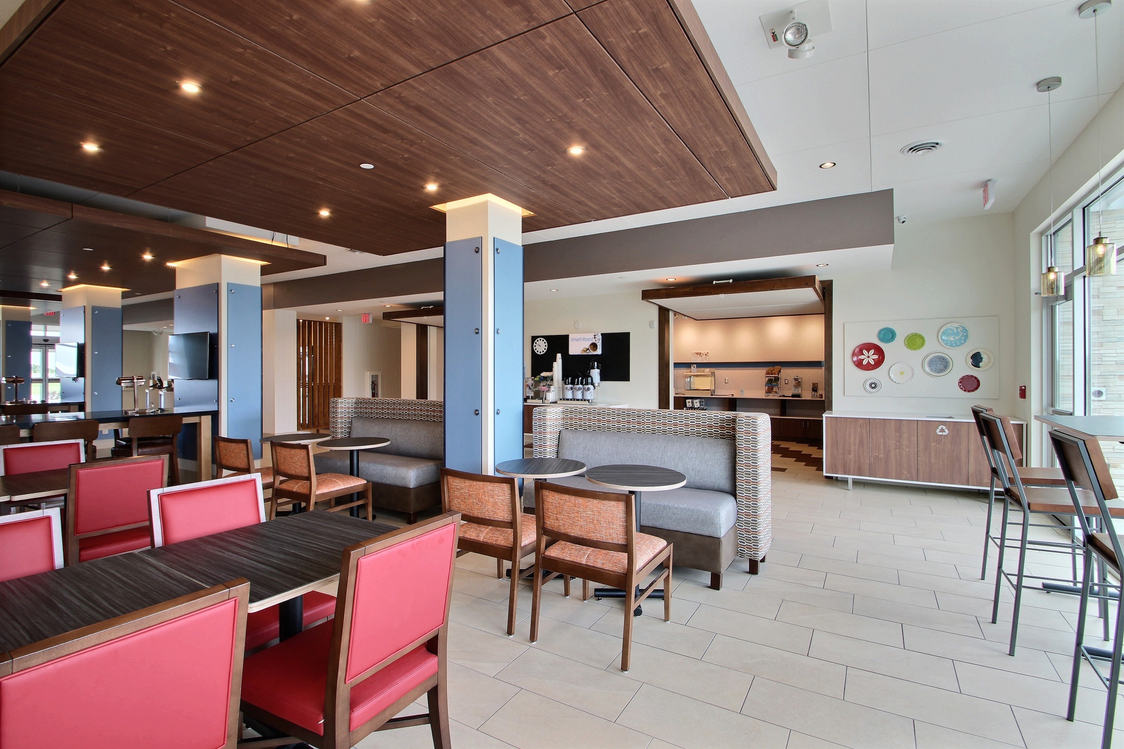 holiday inn express and suites fond du lac by ihg