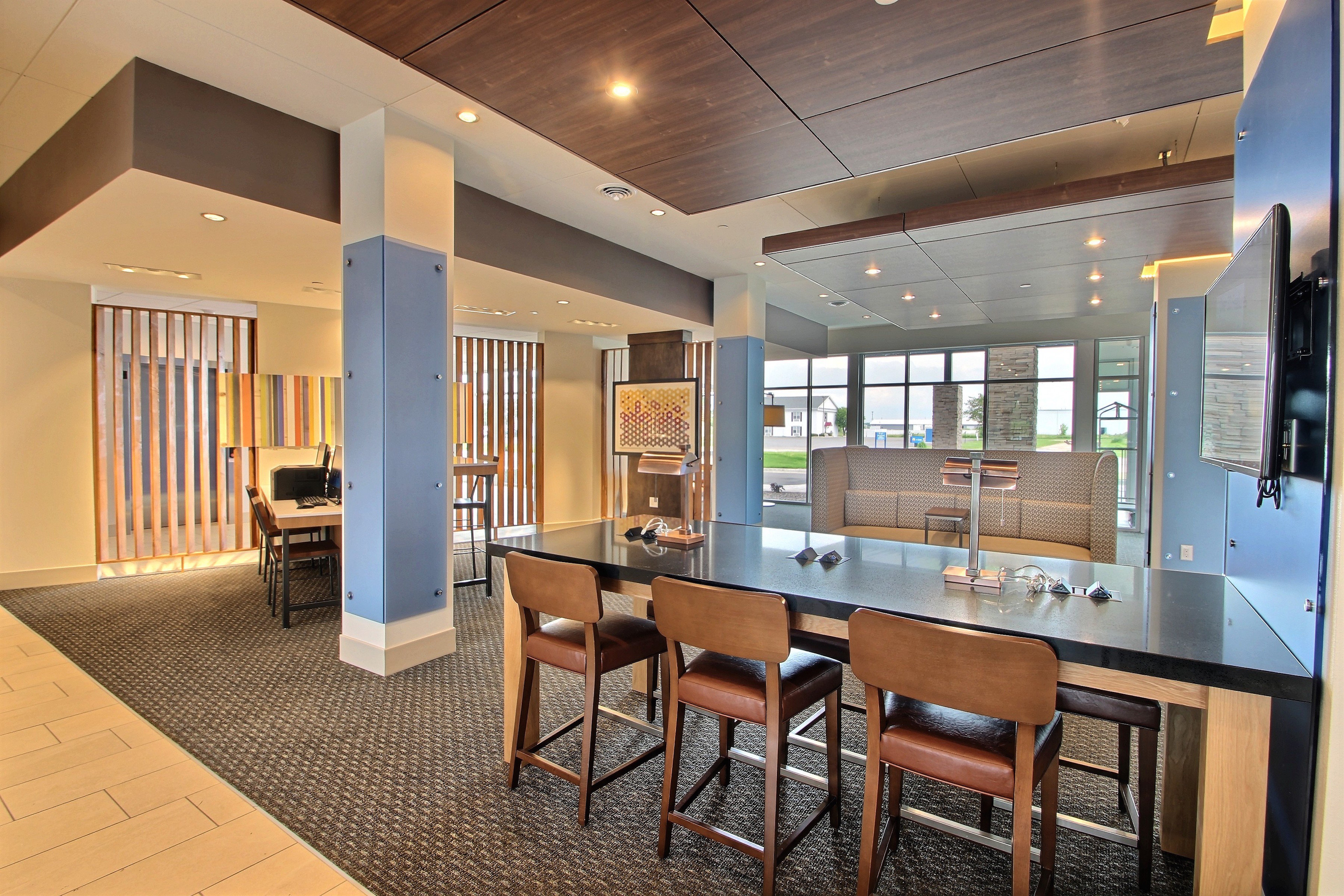 holiday inn express and suites fond du lac by ihg