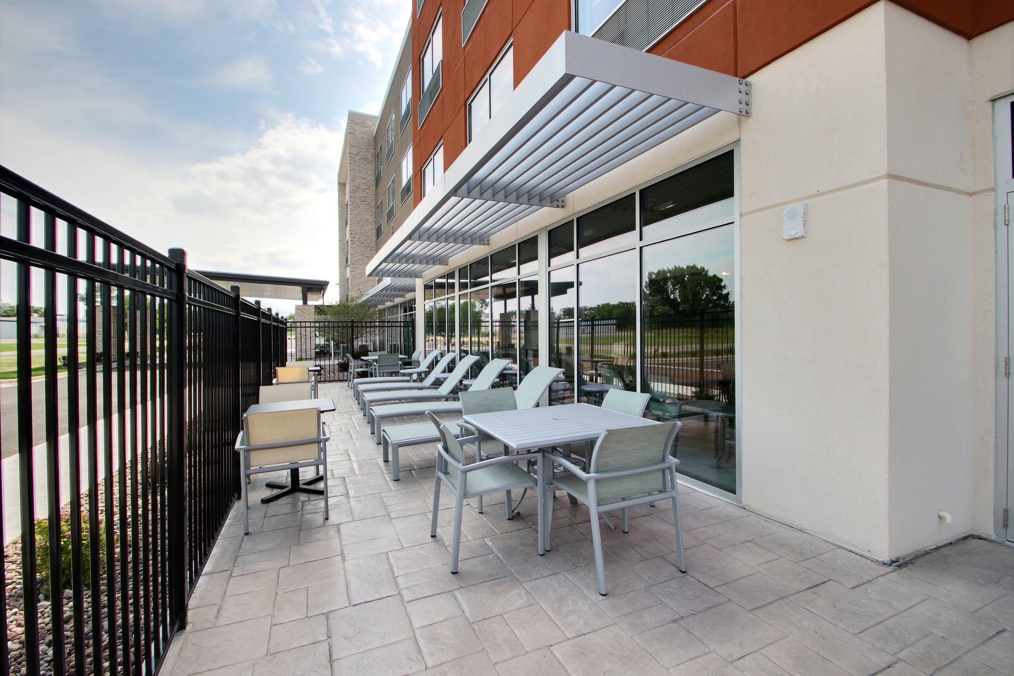 holiday inn express and suites fond du lac by ihg