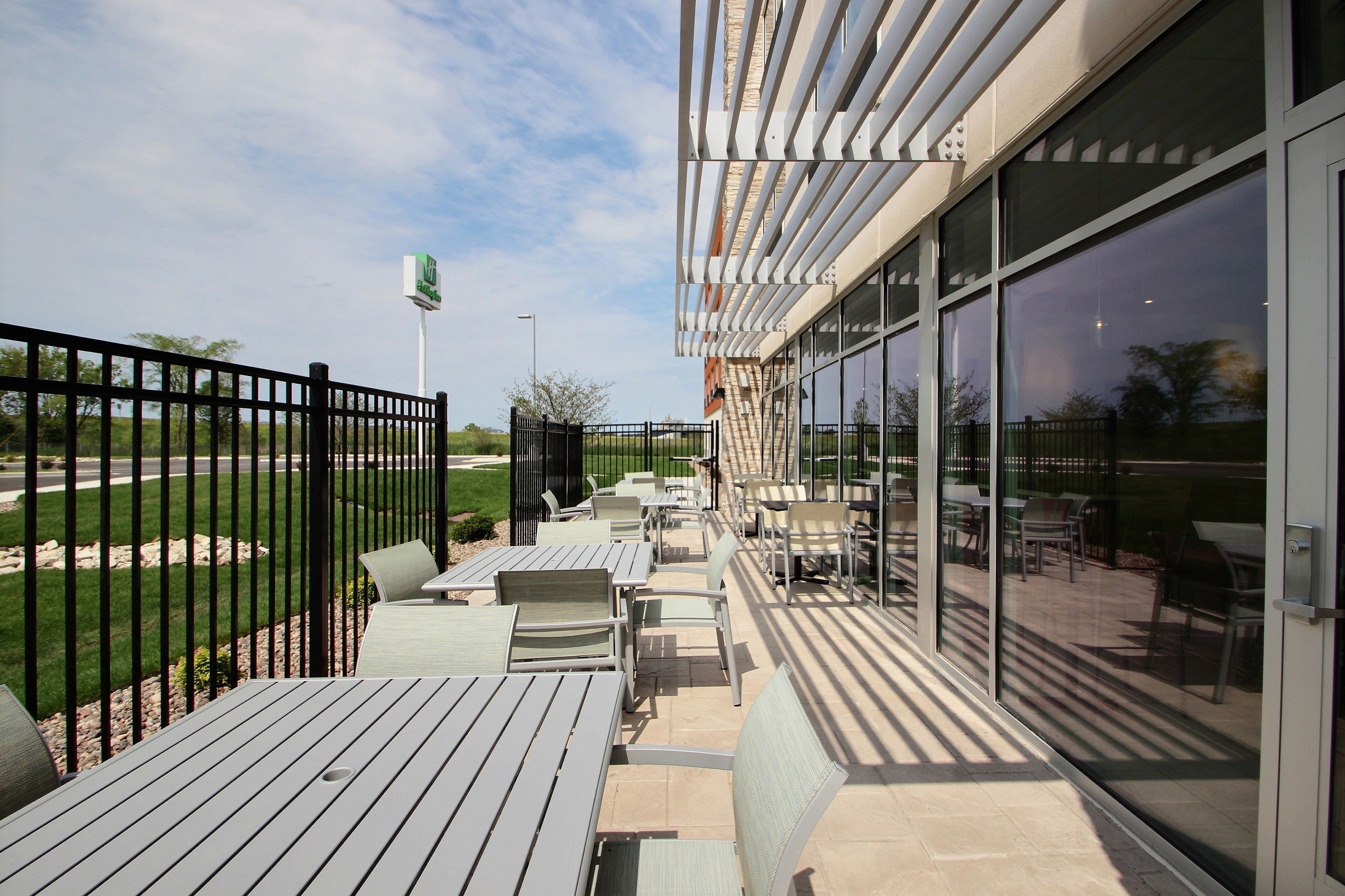 holiday inn express and suites fond du lac by ihg