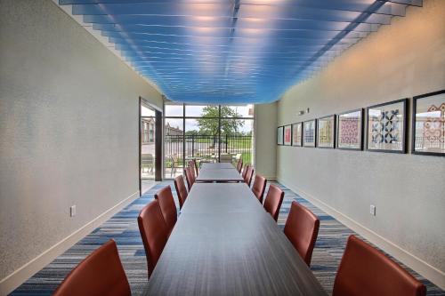 holiday inn express and suites fond du lac by ihg