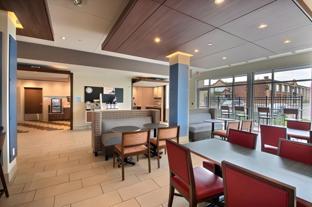 holiday inn express and suites fond du lac by ihg