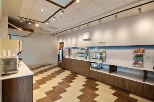 holiday inn express and suites fond du lac by ihg