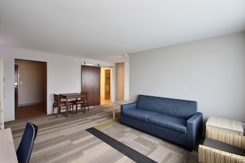 Holiday Inn Express & Suites Fond Du Lac By Ihg,Milwaukee>>Fond Du Lac,3 star