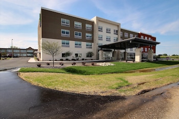 Holiday Inn Express & Suites Fond Du Lac By Ihg,Milwaukee>>Fond Du Lac,3 star
